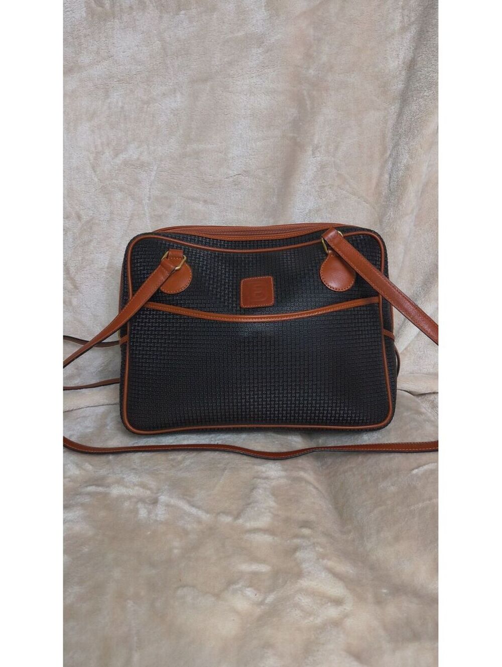 L21. Ballys Shoulder Bag